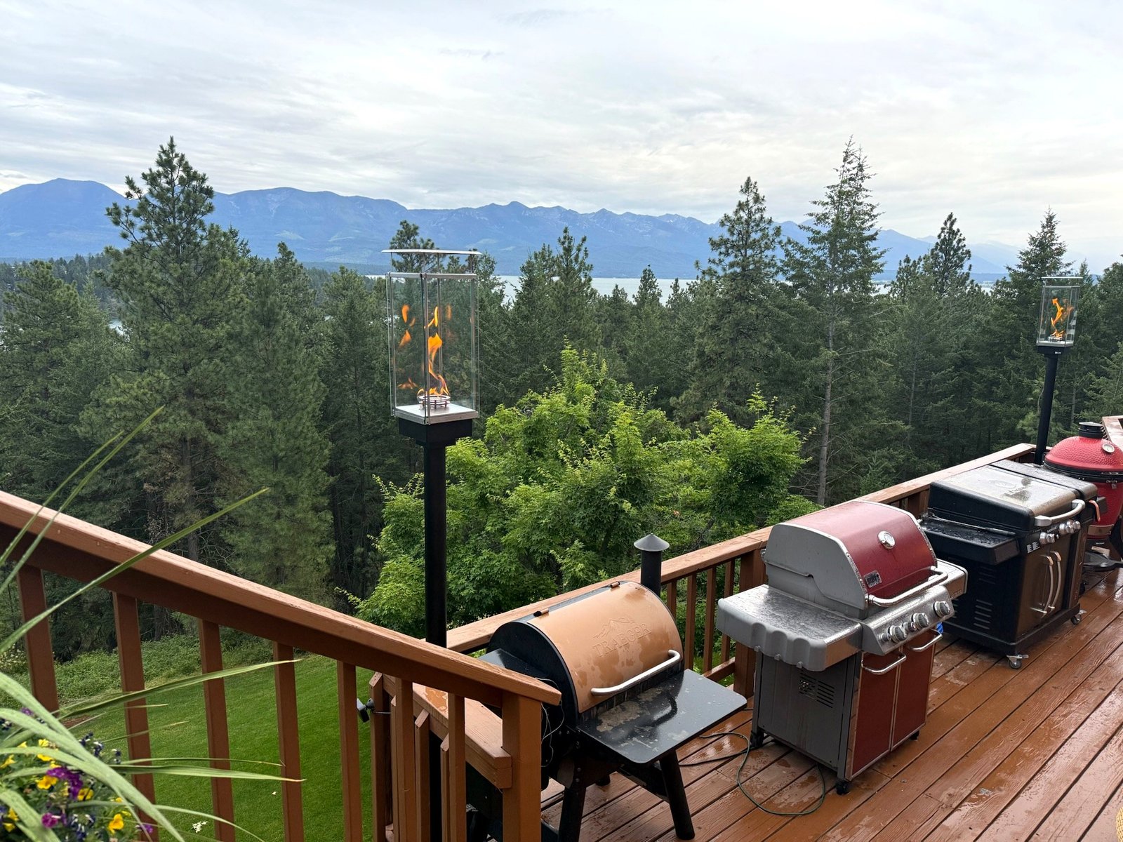 Outdoor grilling station on the wrap-around deck at Eagle's Bluff Main House