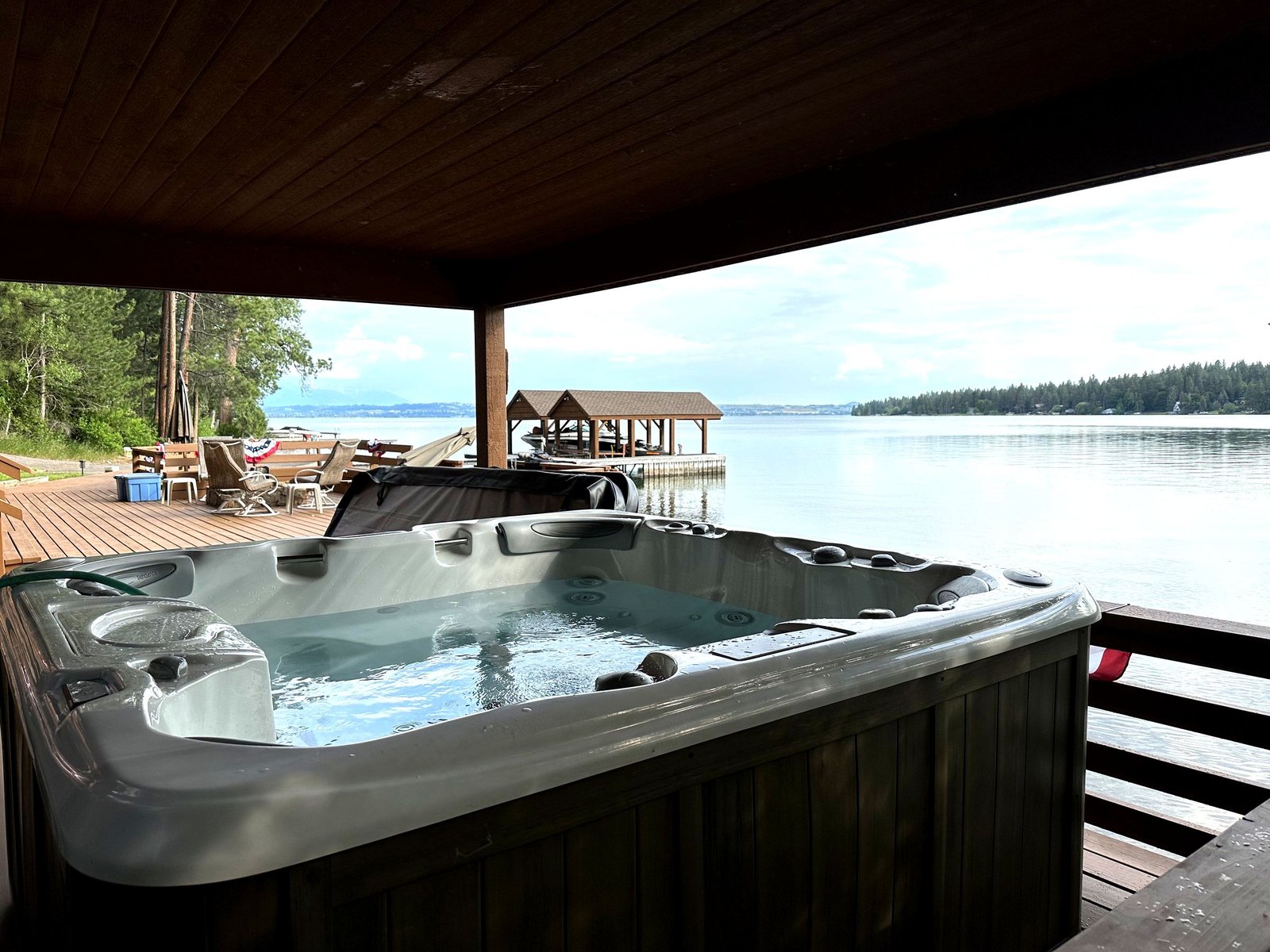 Exterior detail of Eagle's Bluff Lakeside House lakefront rental