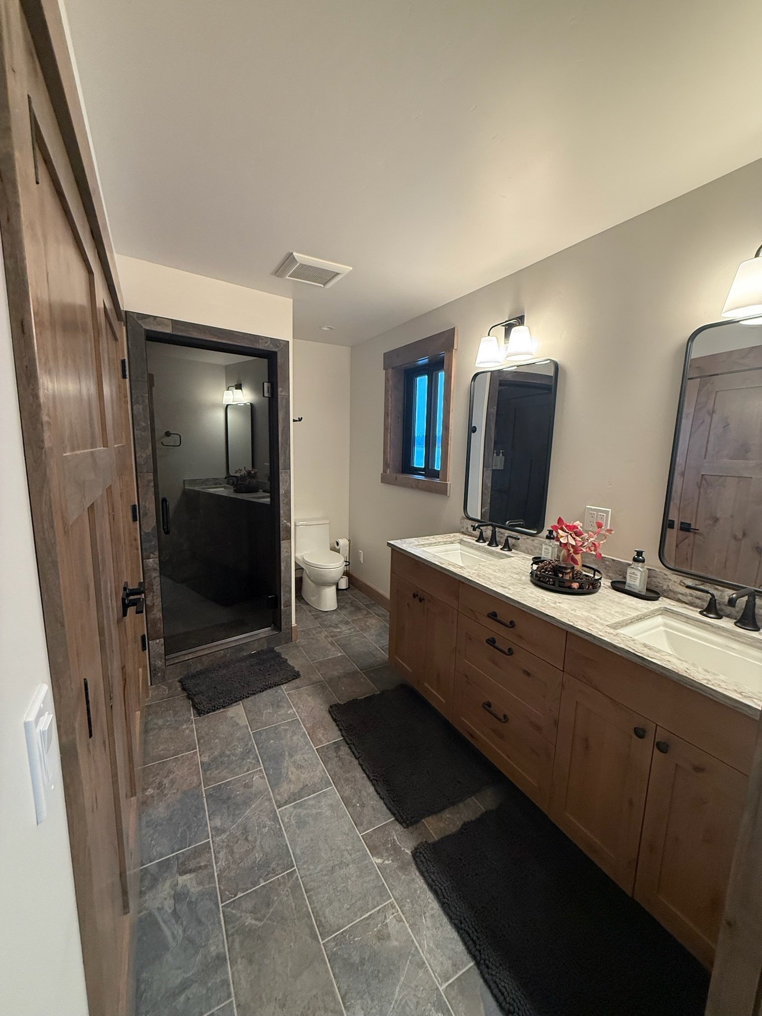 Guest bedroom suite in Eagle's Bluff Lakeside House — sleeps 9-13