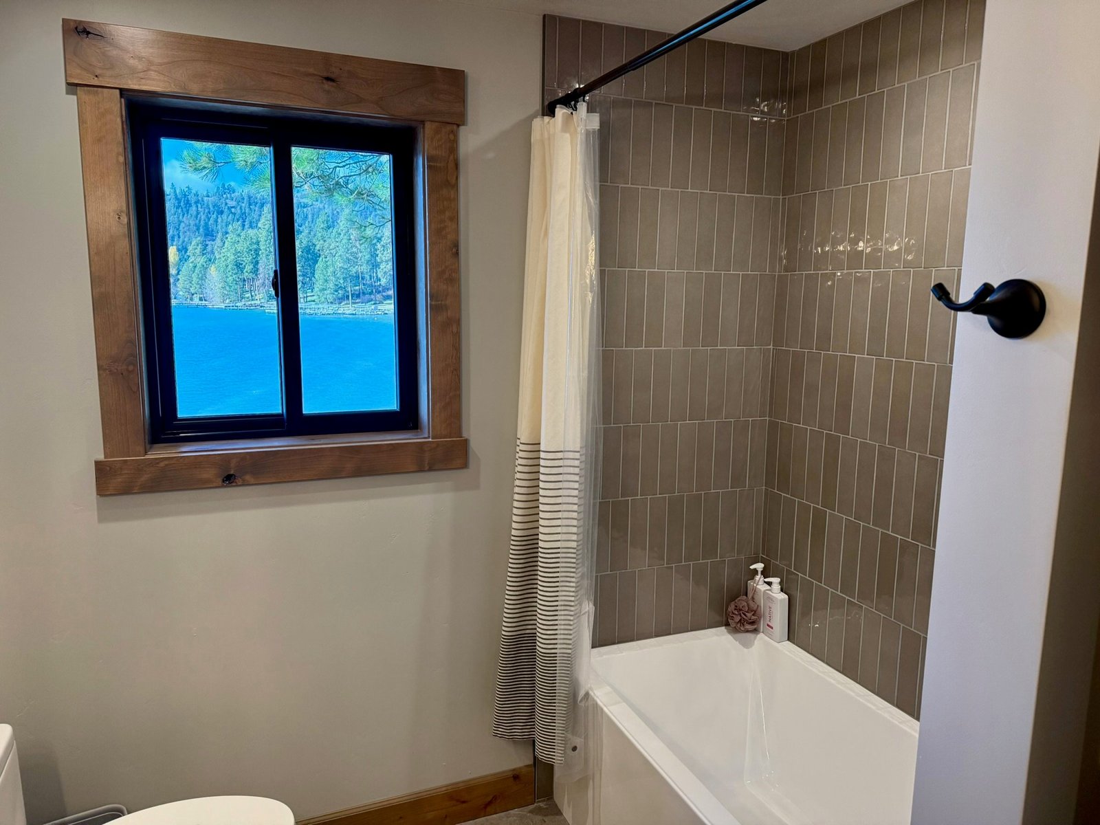 Updated kitchen with modern finishes in Eagle's Bluff Lakeside House